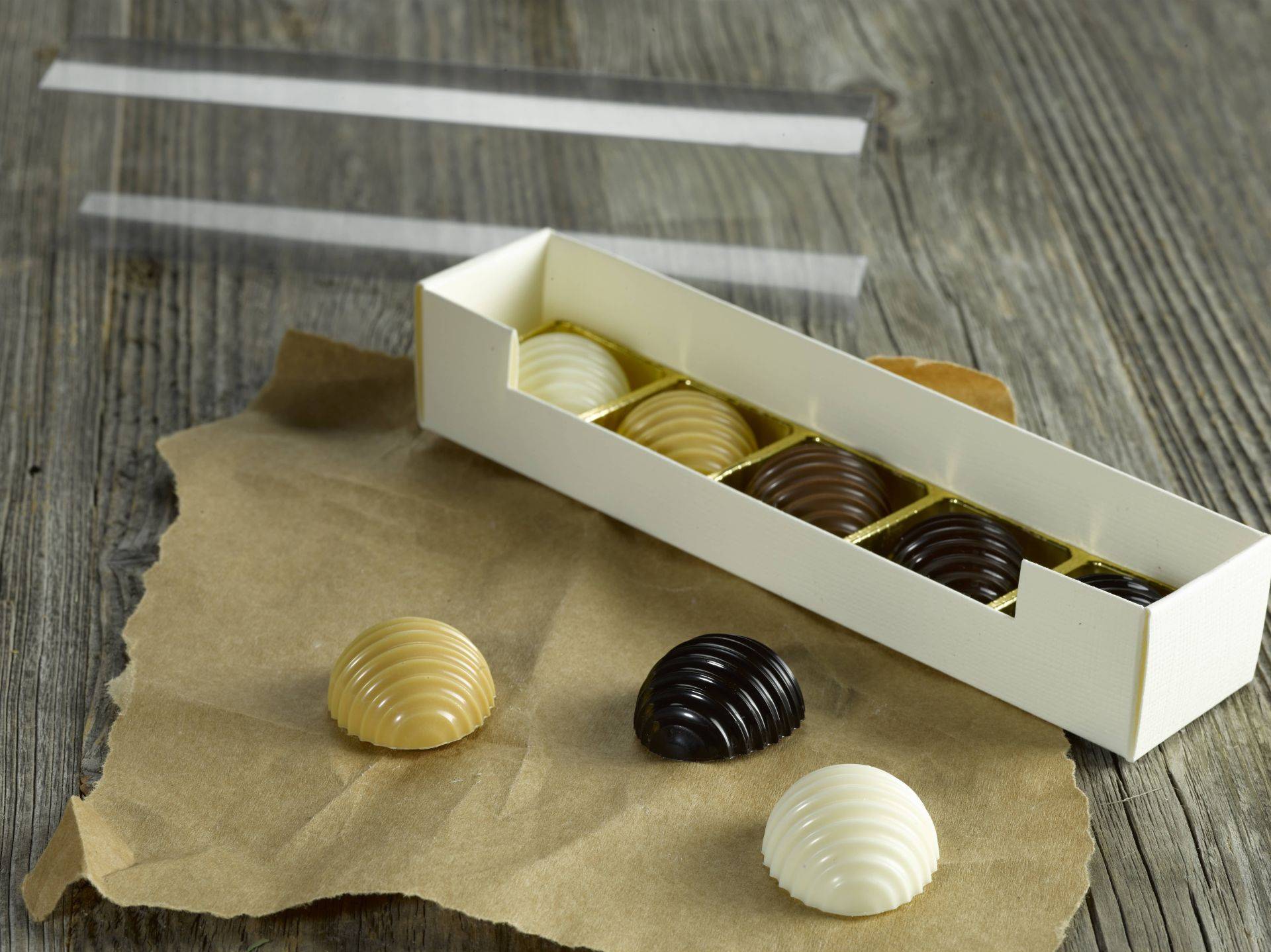 Ganache de gelée de myrtilles et d’Iva avec White Nuit Blanche 37 %