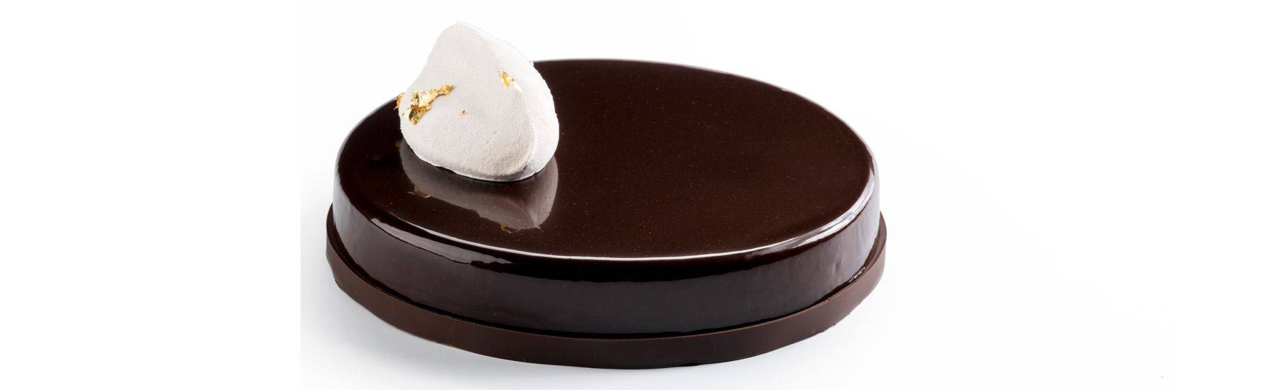 Sacher de Chocolate 70% con yuzu y té
