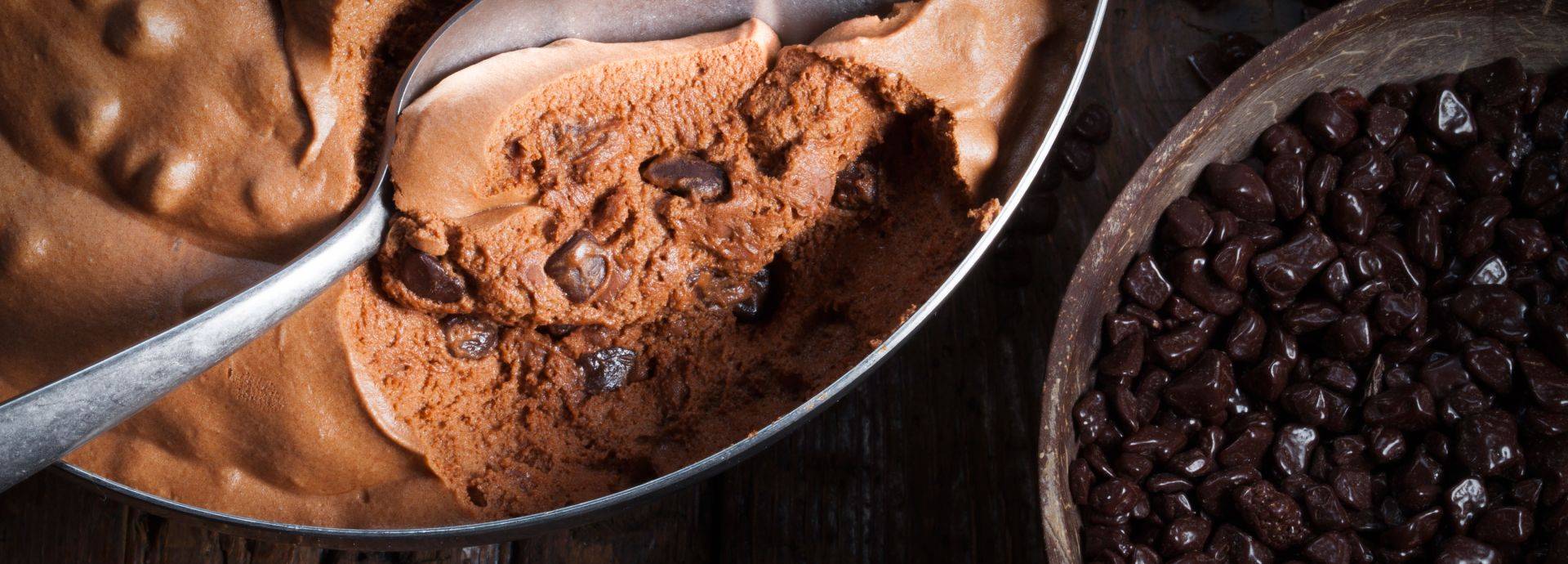 Bitter chocolate mousse with ChocRocks™