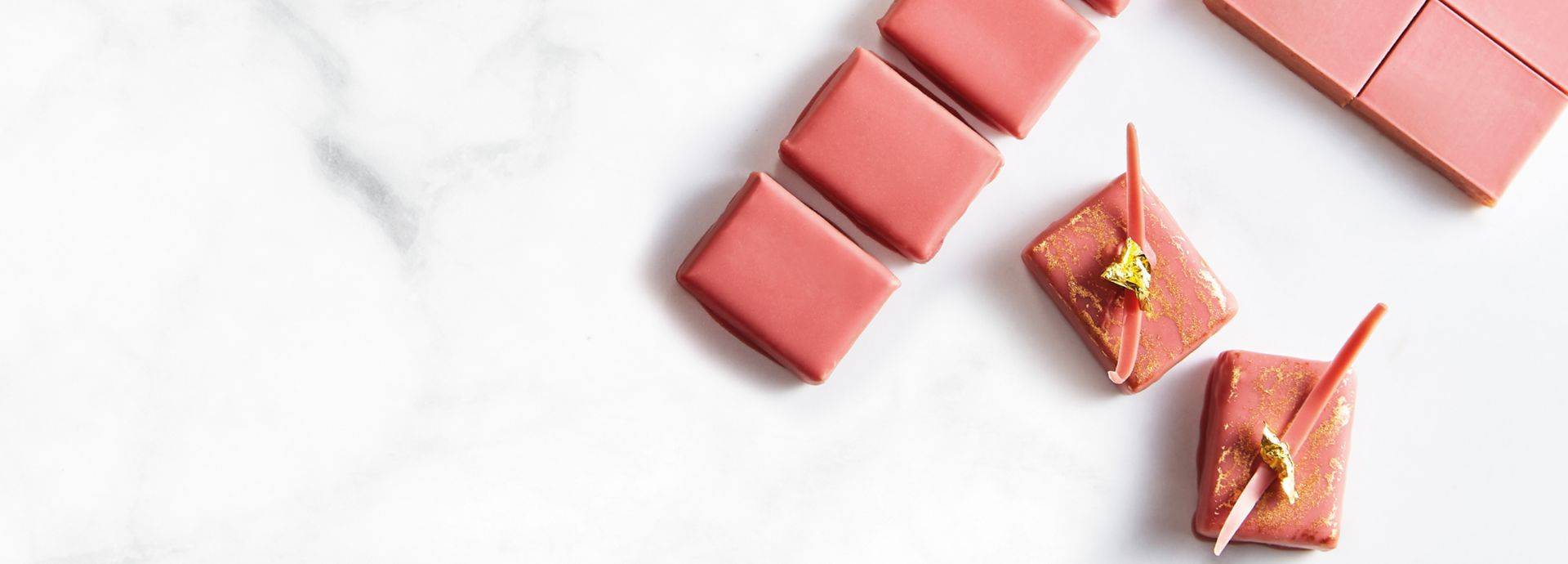 Recheio de bombom de chocolate ruby e gergelim para bombons banhados manualmente