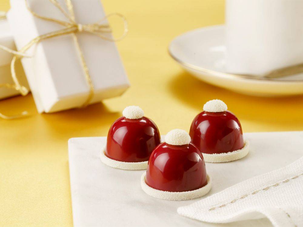 “Santa’s hat” winter pralines