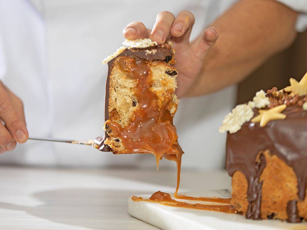Panettone Folhado Recheado de Caramelo