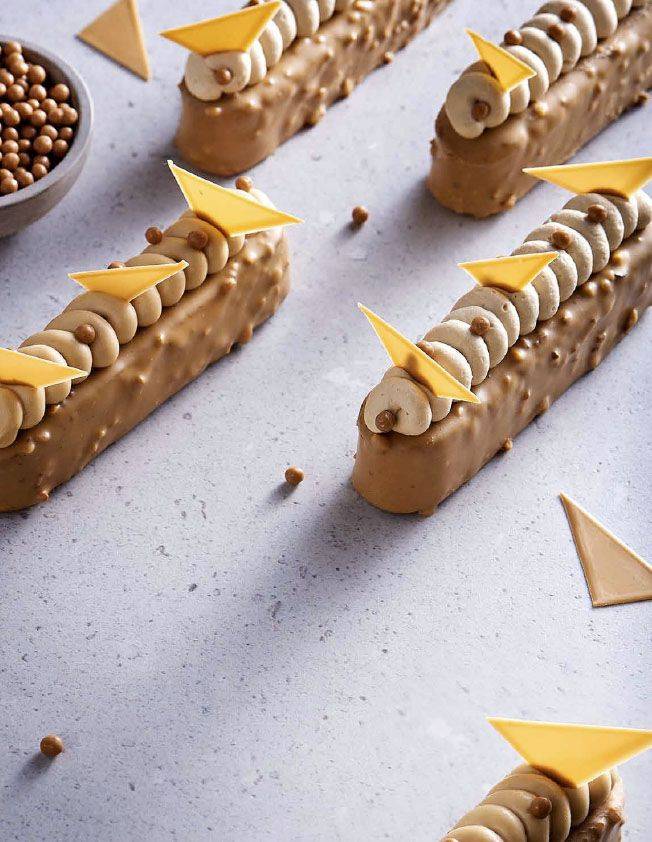 Caramel traveling cake