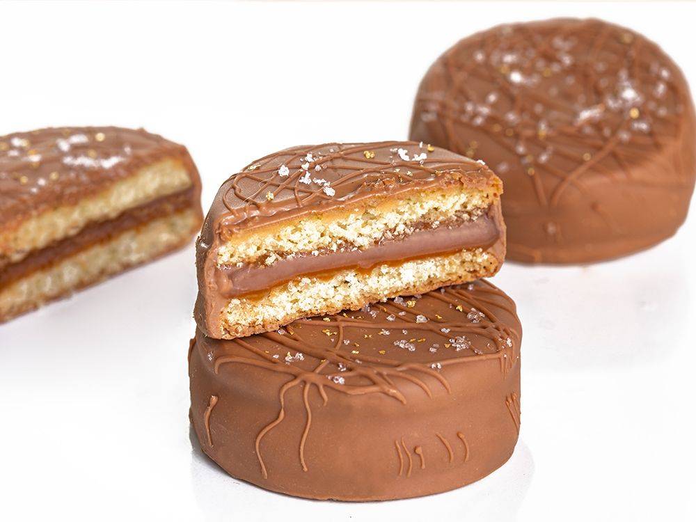 Alfajor Macadâmias com Caramelo e Flor de Sal