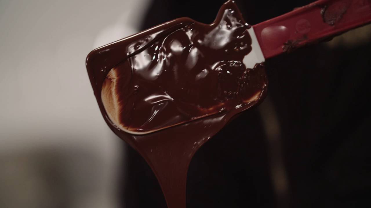 Tempering chocolate in a microwave