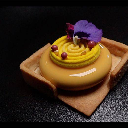 Demonstration video<span>Banana tart with Callebaut GOLD</span>