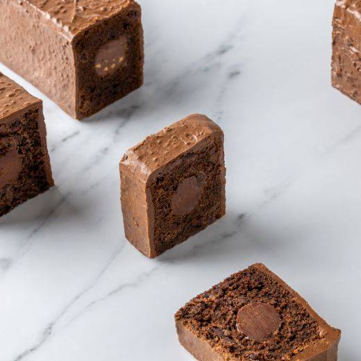 Demonstration video<span>Dark Chocolate and Banana Travel Cake</span>