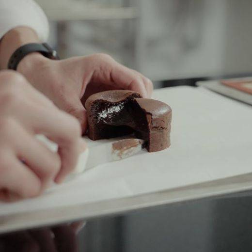 Demonstration video<span>Hazelnut and Dark Chocolate Lava Cake</span>
