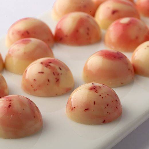 Cioccolatino stampato allo zafferano e alla rosa