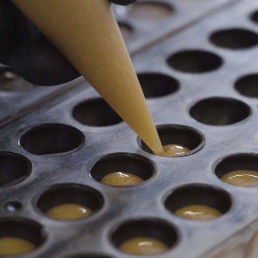 Demonstration video<span>Crunchy Praliné Galaxy Truffles</span>