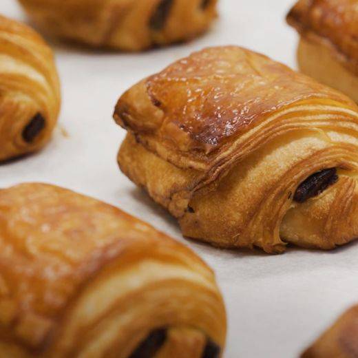 Demonstration video<span>Classic Chocolate Croissants</span>