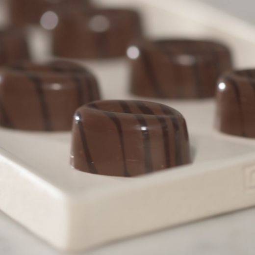 Demonstration video<span>Coffee Ganache Molded Bonbons</span>