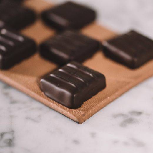 Demonstration video<span>Dark Chocolate Ganache Enrobed Bonbons</span>