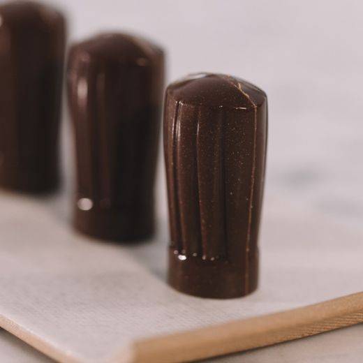 Demonstration video<span>Nutty Chef Hat Molded Bonbons</span>