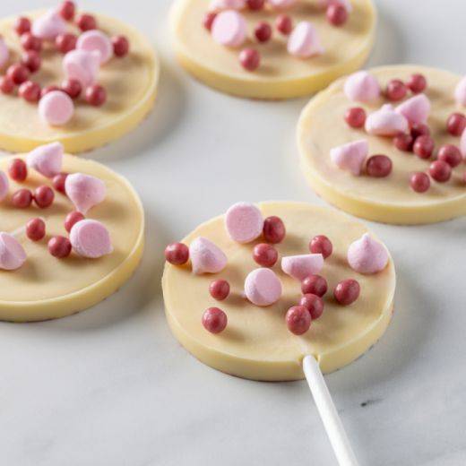 Demonstration video<span>White Chocolate and Strawberry Lollies</span>