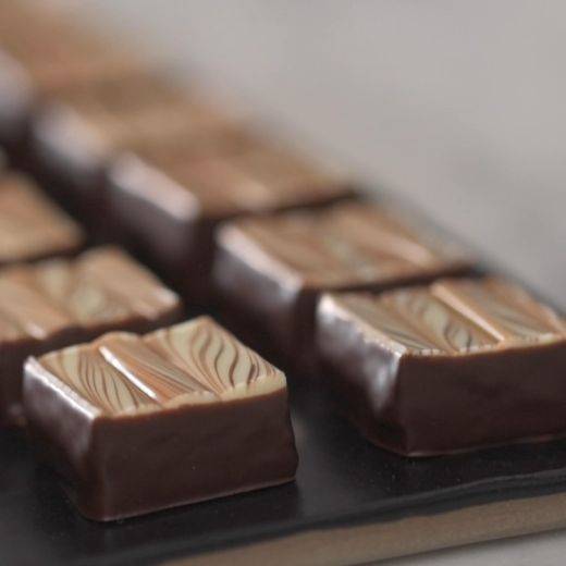 Demonstration video<span>Hazelnut & Milk Chocolate Enrobed Bonbons</span>