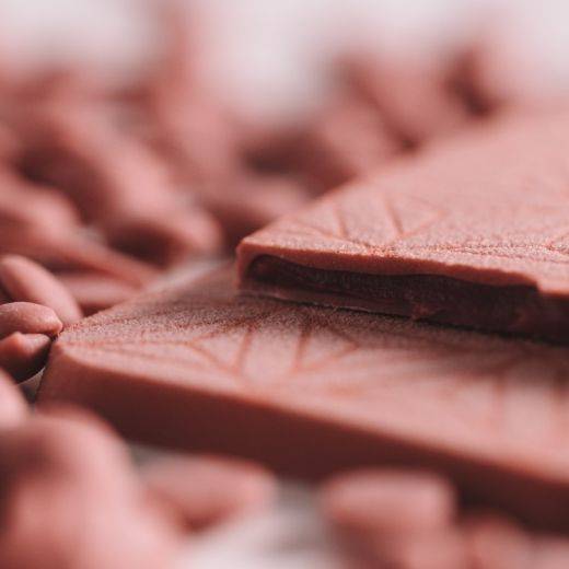 Demonstration video<span>Ruby Chocolate & Raspberry Ganache Tablets</span>