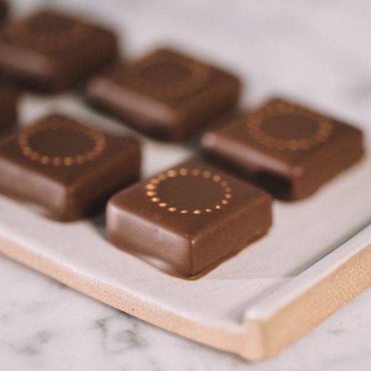 Demonstration video<span>Earl Grey Tea Ganache Enrobed Bonbons</span>