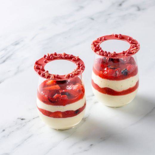 Demonstration video<span>White Chocolate and Summer Berry Mousse</span>