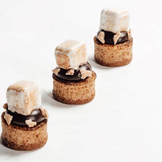 Demonstration video<span>Campfire S'mores Cupcakes</span>