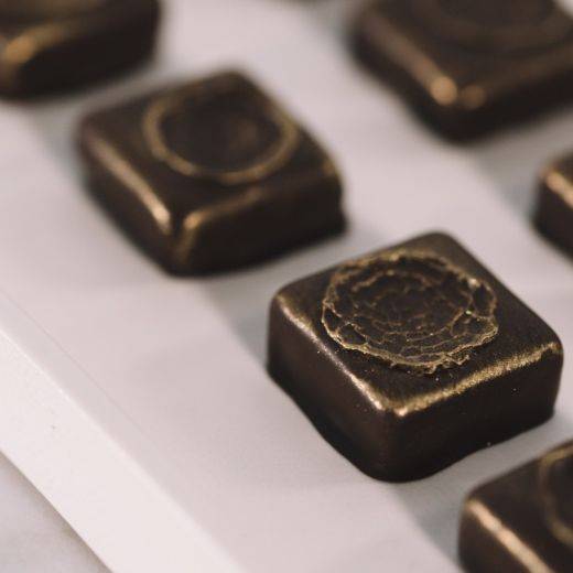 Demonstration video<span>Spiced Praliné Enrobed Bonbons</span>