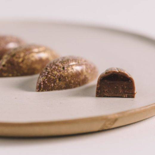 Demonstration video<span>Milk Chocolate And Grapefruit Molded Bonbons</span>
