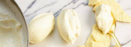 White chocolate mousse based on ganache