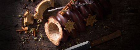 Tarta pirámide con vino caliente especiado