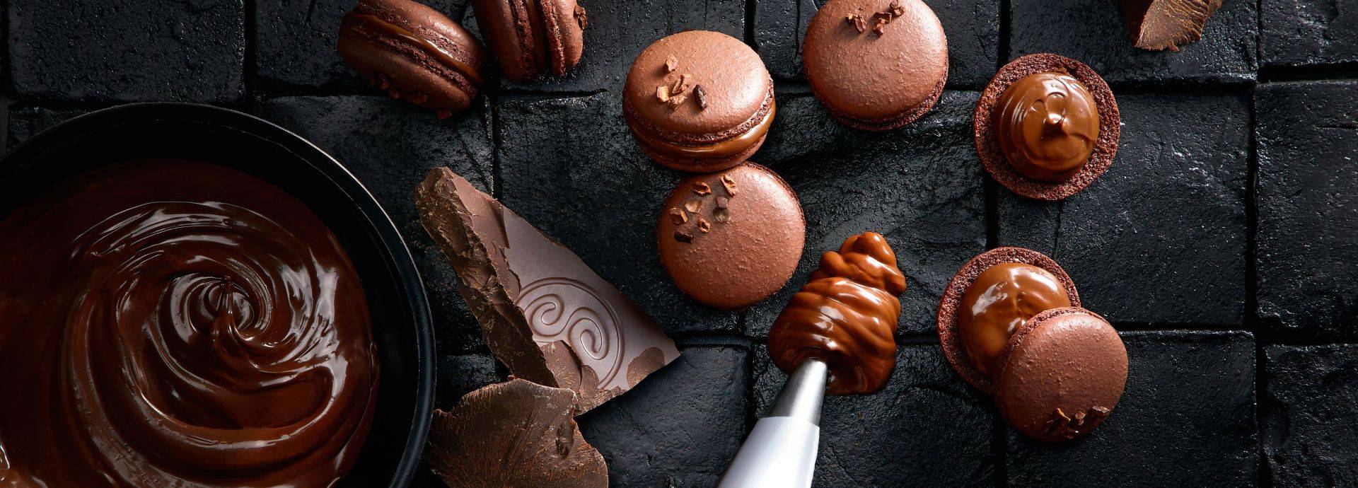 Chocolate macaron