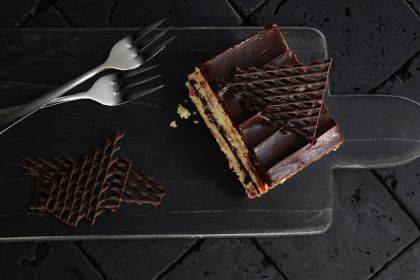 Vegane Schokoladen-Sauerkirsch-Schnitte