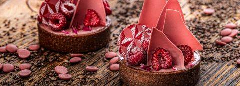 Tarta malinowa z ganache na bazie czekolady Ruby