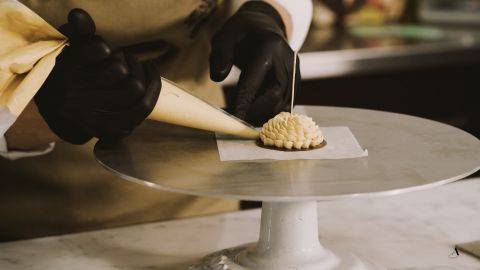 Demonstration video<span>洋梨が主役のプチガトー</span>