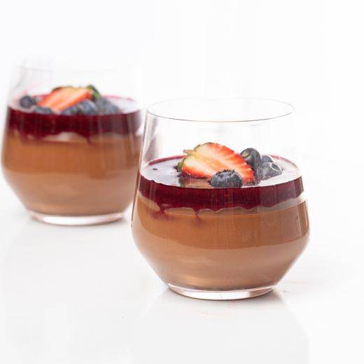 Panna Cotta de Amêndoas com Chocolate e Frutas Vermelhas