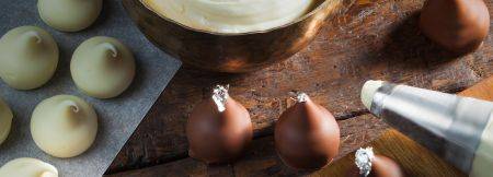 Ganache van witte chocolade om mee te omhullen