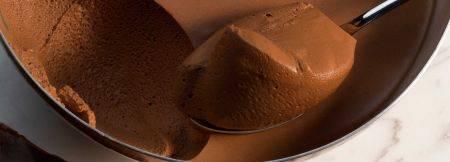 Dark chocolate mousse based on ganache