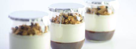 Chocolate yoghurt pots