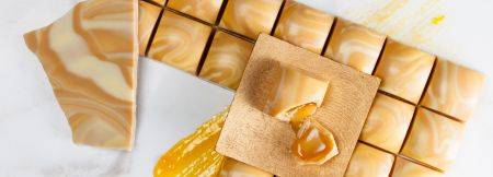 Gold & Apricot bonbon